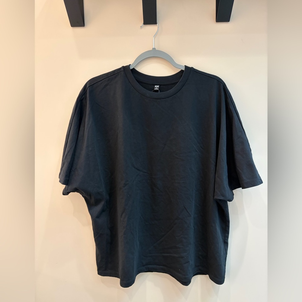 Uniqlo AIRism Black Short Sleeve T- Shirt